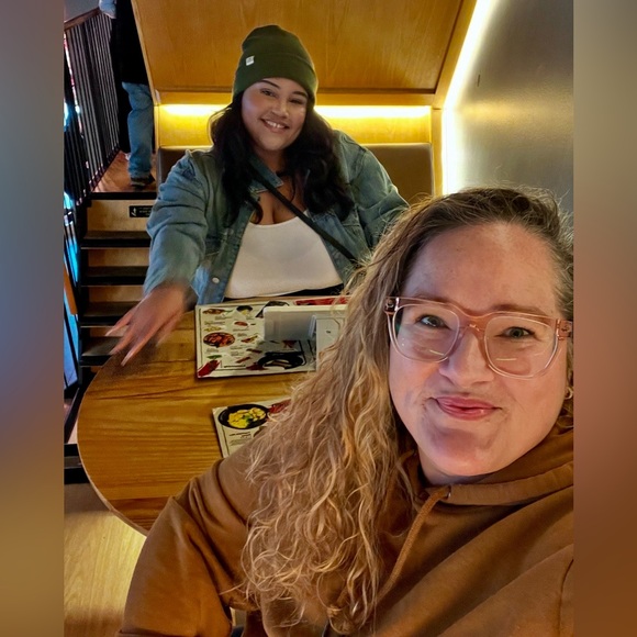 Meet your Posher, Gwendolyn - Picture 8 of 10